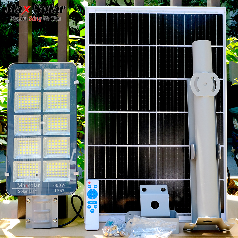 Bộ đèn năng lượng mặt trời bàn chải 600w